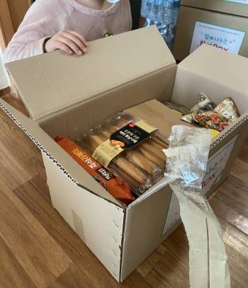 선물은 박박 마구 뜯는 게 제 맛./사진=남형도 기자