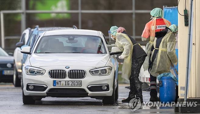 독일 코로나19 드라이브스루 선별진료소 [EPA=연합뉴스]