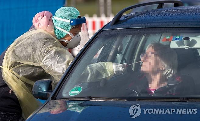 독일 코로나19 드라이브스루 선별진료소 [EPA=연합뉴스]