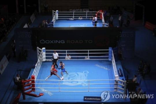 무관중으로 치러지다가 17일 중단된 도쿄올림픽 복싱 유럽 예선.[AP=연합뉴스]