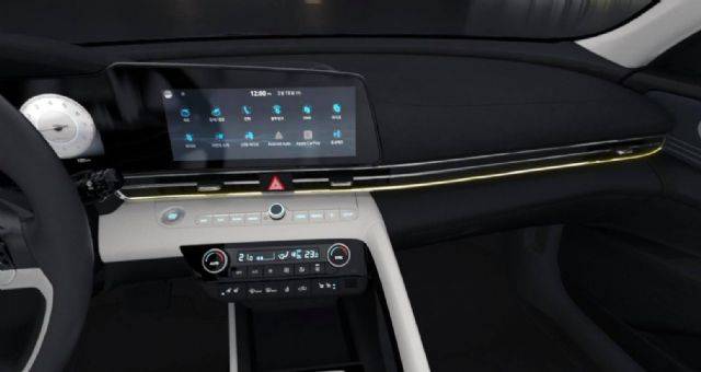 엠비언트 라이트가 작동되는 7세대 아반떼 실내 (사진=현대차 유튜브 캡처)