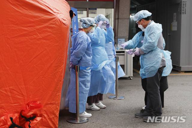 17세 대구 사망자의 폐가 하얗게 변했음에도 불구하고 질병관리본부와 복수의 대학병원에서 신종 코로나바이러스 감염증(코로나19) 최종 음성 판정을 받았다. /사진=뉴시스