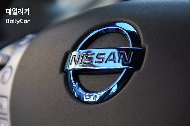 이제는 과거형이 된 닛산의 로고