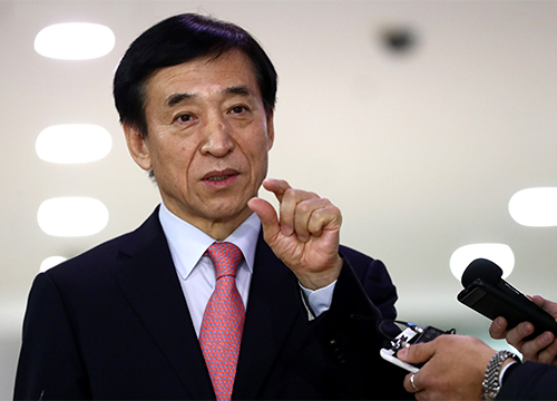 BOK Governor Lee Ju-yeol speaks to reporters at the central bank in Seoul on Mar. 20, 2020. [Photo by Lee Chung-woo]
