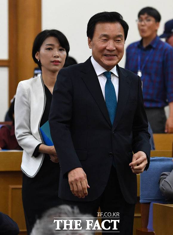 26일 손학규 전 바른미래당 대표와 김정화 민생당 대표가 비례대표 순위 상위권에 이름을 올렸다. 지난 7월 국회 토론회에 참석한 김 대표와 손 전 대표. /남윤호 기자