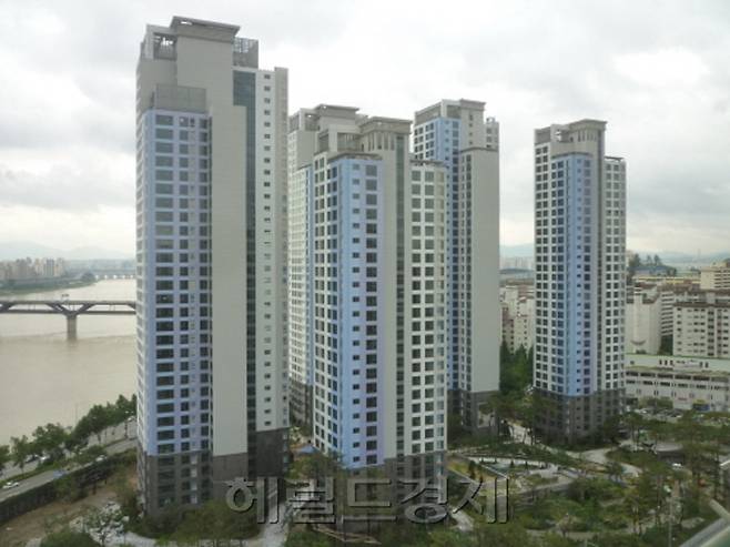 서울 강남권 등에서 시세보다 수억원이 싼 급매물이 속출해 하락을 주도하는 가운데 아파트 전셋값은 상승 우려가 커지고 있다. 사진은 강남구 청담동 청담자이 단지 모습 [헤럴드경제DB]