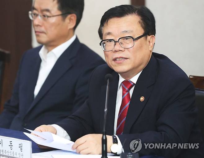 이동필 전 농림축산식품부 장관 [연합뉴스 자료사진]