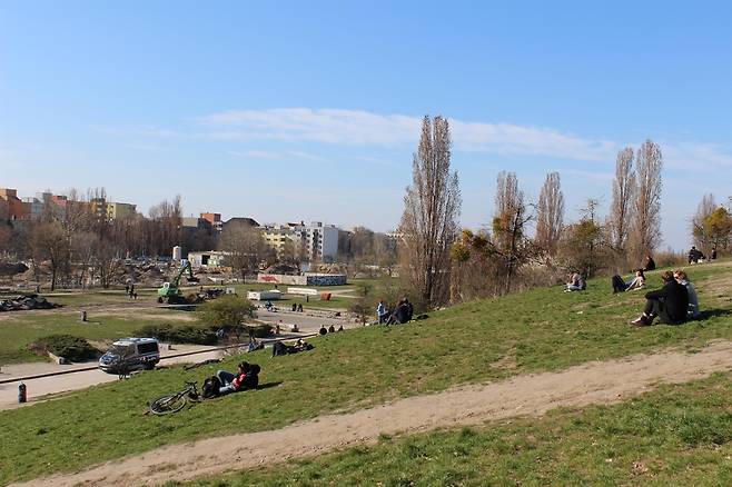 베를린 마우어파크 잔디밭 [베를린=연합뉴스]