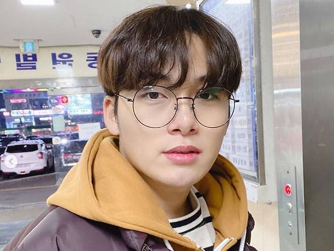 인기 유튜버 송대익이 이민영과 결별했다고 알렸다. /사진=송대익 인스타그램