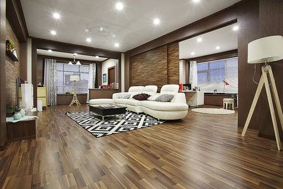 우드계열에 화이트 톤 포인트 인테리어