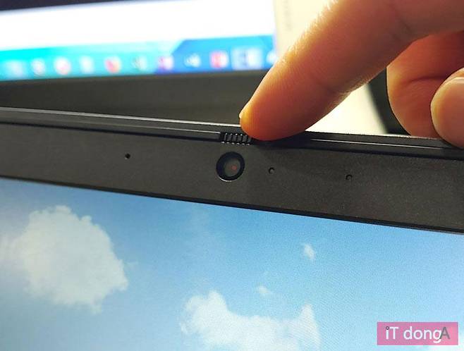 최근 노트북은 대부분 웹캠을 기본 탑재했다