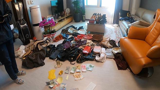 체납자 가택수색 후 압류물품 [경기도 제공. 재판매 및 DB 금지]