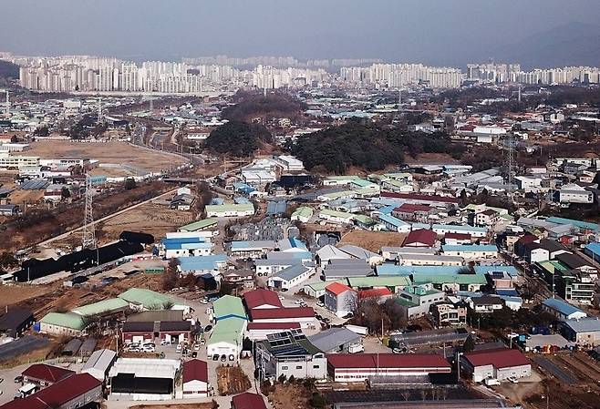 3기 신도시 주변에 개발제한구역(그린벨트) 훼손지 복구사업을 통해 여의도 면적의 1.5배에 달하는 도심공원 조성이 추진된다. 사진은 3기 신도시로 지정된 경기도 하남시 교산동 일대 모습. [연합]