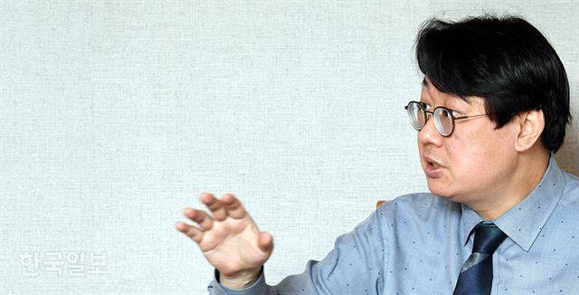 이민석 변호사는 다단계 금융사기업체가 활개를 치는 이면에는 검찰의 봐주기 수사와 법원의 솜방망이 처벌도 한몫하고 있다고 진단했다. 배우한 기자