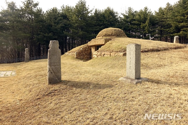 [서울=뉴시스] 고려 24대 원종(元宗)의 왕비 순경태후((順敬太后)의 무덤인 가릉(嘉陵)의 전경. 인천광역시 강화군 양도면 능내리에 있다. (사진=미디어한국학 제공) 2020.04.11. photo@newsis.com