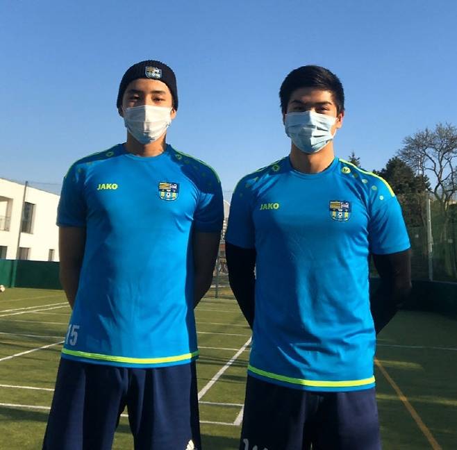 슬로바키아 리그 FC 코시체에서 활약 중인 한국인 선수, 이응범(왼쪽)과 김민서. 시진=DJ매니지먼트