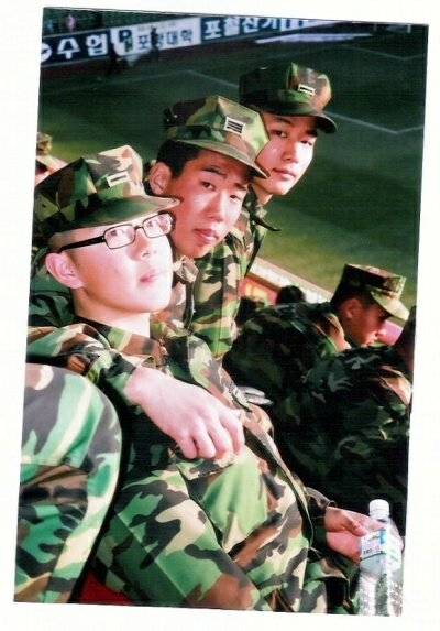 김원일은 해병대 시절 포항스틸야드 관중석에서 포항 스틸러스 경기를 관전했다. 저때만해도 본인이 포항에서 뛸줄은 몰랐다. [사진 김원일]