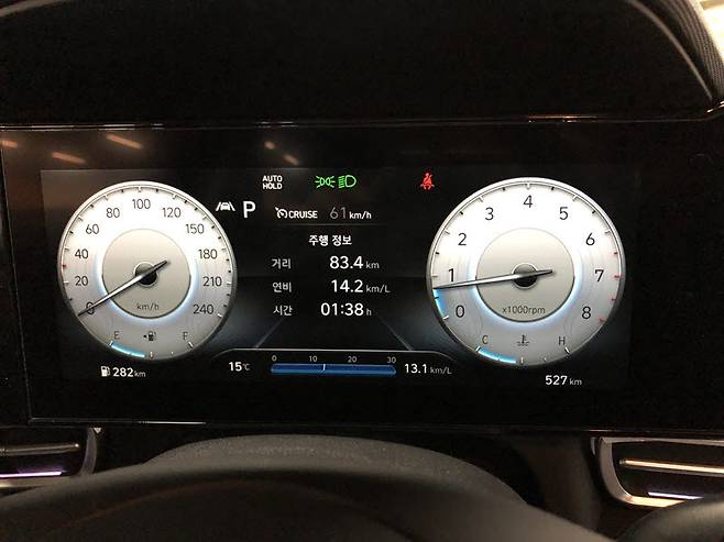 7세대 아반떼 계기판. / 정치연 기자