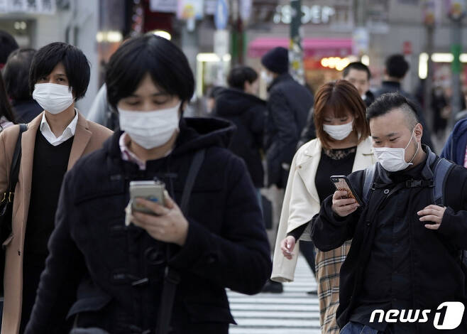 마스크를 착용한 일본 도쿄 시민들 <자료사진> © 로이터=뉴스1