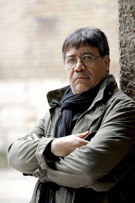 코로나19에 감염돼 70세 나이로 사망한 루이스 세풀베다. 2009년의 모습이다. [연합뉴스]