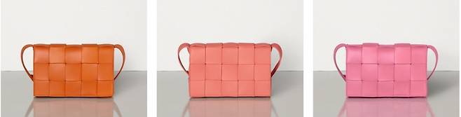 보테가베네타 카세트백/사진=보테가베네타 공식 홈페이지