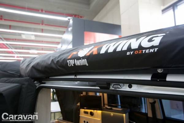 측면과 후면부에 그늘막을 만들어줄 폭스윙