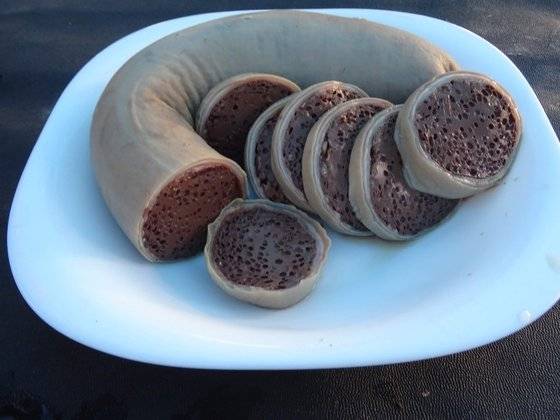 ‘부유렌’이라는 부르는 순록 피순대. 북극지역 순록유목민들에게 가장 보편적인 요리이다. 도살 즉시 만들어지며 대부분 내장과 피만으로 만들지만 일부지역은 맛을 더 내기 위해 순록고기를 넣기도 한다. [사진 한국해양수산개발원]