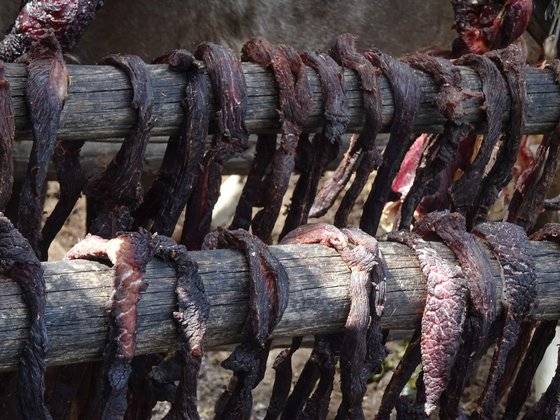 .훈연한 순록고기. 음식을 장기간 저장하는 대표적 방법이다. [사진 한국해양수산개발원]
