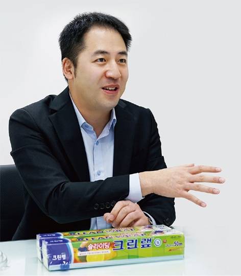 승문수 크린랲 대표이사 약력 : 1980년생. 2002년 (주)크린랲 인터넷사업팀 입사. 2012년 (주)두산 전자BG 전략기획·신사업팀 과장. 2015년 (주)아이디헬스케어그룹 SID팀 팀장. 2017년 (주)윈윈차이나컨설팅 대표이사(현). 2018년 (주)크린랲 대표이사(현). /한국경제신문