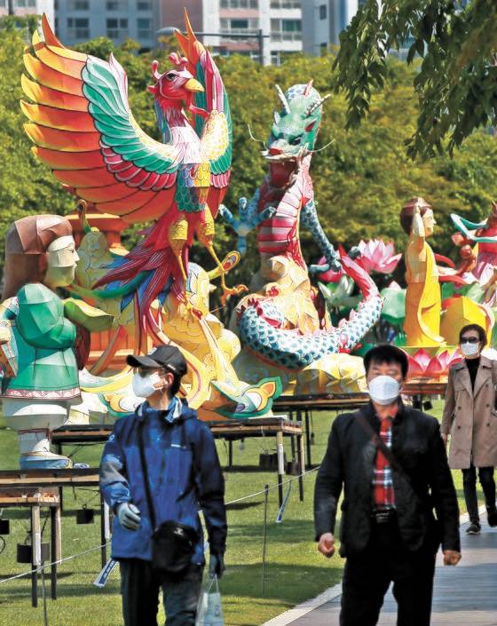 송상현광장 연등 전시