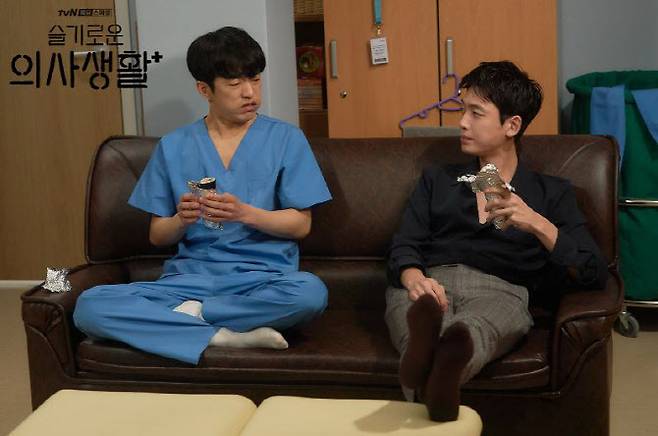 정문성(왼쪽) 정경호(사진=tvN)