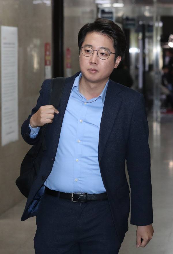 미래통합당 이준석 최고위원이 지난달 29일 서울 여의도 국회에서 열린 당 최고위원회의에 참석하고 있다./뉴시스