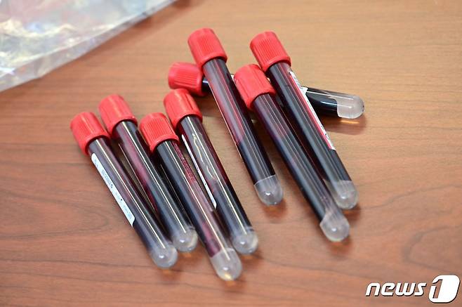 신종 코로나바이러스 감염증(코로나19) 환자의 혈액 샘플. © AFP=뉴스1