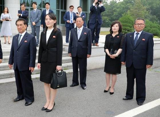 이용호 북한 외무상(가운데)이 지난 1월 말 실각하고 그 자리를 이선권이 대신한 가운데 최선희(오른쪽에서 두 번째) 외무성 제1부상의 외무성 내 영향력이 대폭 상승한 것으로 알려지고 있다. [연합뉴스]