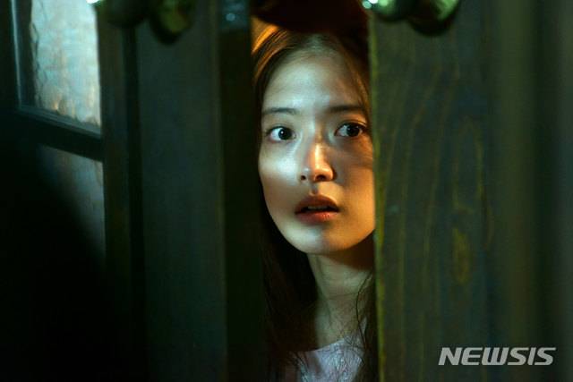 [서울=뉴시스] 영화 '호텔 레이크' (사진=스마일이엔티 제공) 2020.05.04. photo@newsis.com