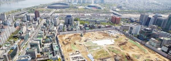 이달 착공하는 서울 삼성동 현대자동차그룹 글로벌비즈니스센터(GBC) 부지. GBC는 국내에서 가장 높은 569m, 지상 105층 규모로 지어진다.  연합뉴스