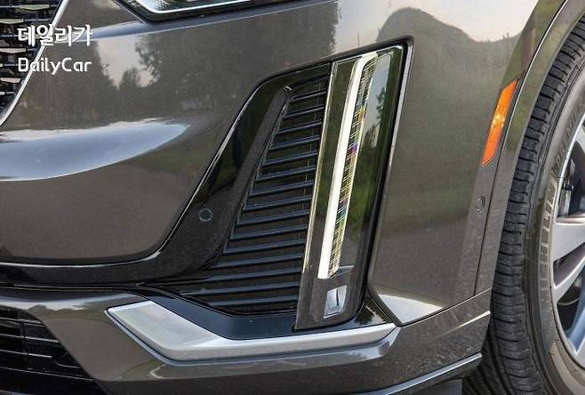 캐딜락 XT6 (수직형 주간주행등)