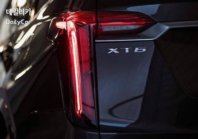 캐딜락 XT6 (수직형 테일램프)
