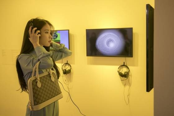 엑소 카이X아이유, 전시회 나들이 근황..패셔너블 그 자체