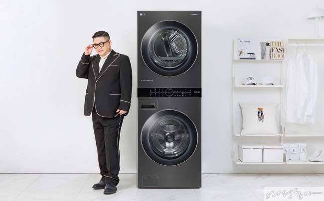 국내 최초 원바디 세탁건조기: 세탁기와 건조기가 하나로 합쳐져,  세탁과 건조를 위한 공간은 분리되면서 단 하나의 조작부로 결합된 일체형 제품 (국내최초:2020년 4월 국내출시 기준), 제품 설치부터 서비스까지 고려한  2개의 분리형 전원코드와 별도 급수 구조 적용 [사진 김도균]