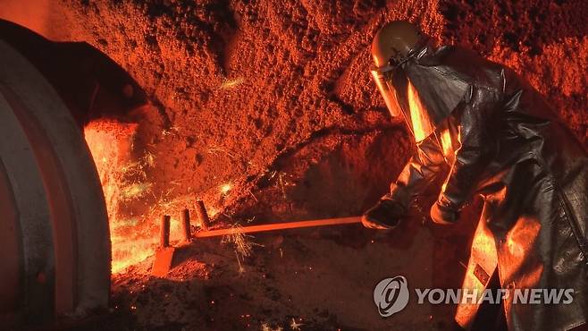 제철소 출선 작업(포스코 광양제철소 제1고로) [연합뉴스TV 제공]