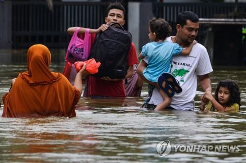 9일 수마트라섬 반다아체서 촬영된 홍수 사진 [AFP=연합뉴스]