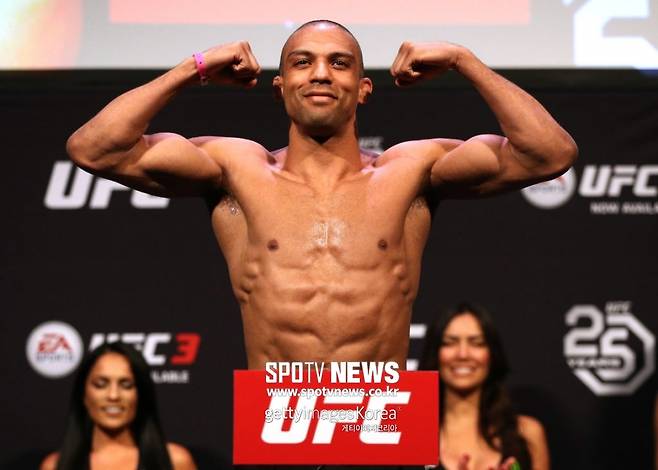 ▲ 라이트급 계체에선 이런 느낌. 과연 에드손 바르보자는 페더급에서 경기력이 더 살아날까?