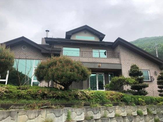 경기도 안성시 금광면 서운산 자락에 있는 위안부 피해자 쉼터인 ‘평화와 치유가 만나는 집’ 전경. 채혜선 기자
