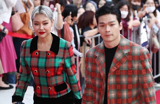 Rapper Cheetah (left) and director Nam Yeon-woo attend the `2019 Asia Contents Awards` held in Busan on Oct. 6, 2019. (Yonhap)