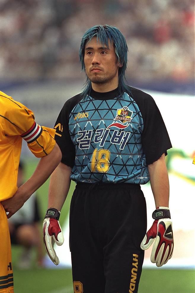 1999년 울산 골키퍼로 활약한 김병지. 앞머리는 짧고 뒷머리를 긴 울프컷을 했다. [중앙포토]