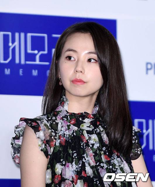 [OSEN=이대선 기자] 25일 오전 서울 광진구 롯데시네마 건대입구에서 영화 ‘메모리즈’ 특별상영회가 열렸다.배우 안소희가 취재진의 질문을 듣고 있다. /sunday@osen.co.kr