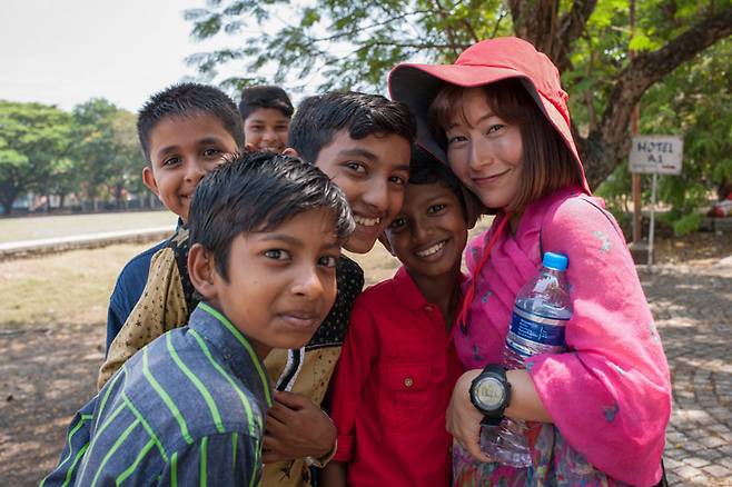 인도 코친에서 만난 동네 개구장이들과 찍은 기념사진 ©bruce