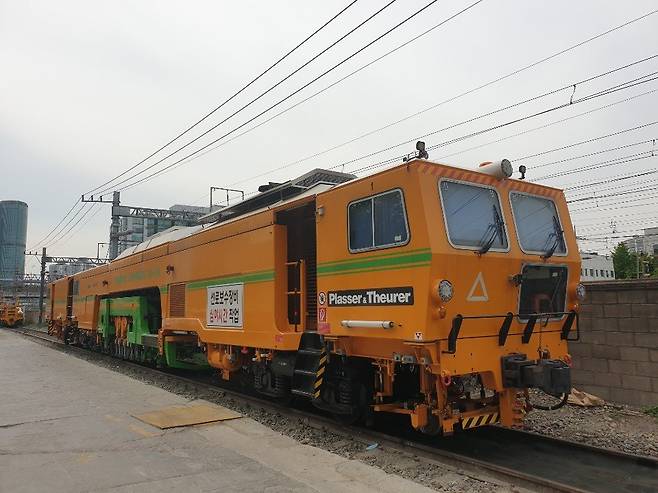 길이가 30m에 달하는 멀티플 타이탬퍼는 가격도 60억원이 넘는다. [강갑생 기자]