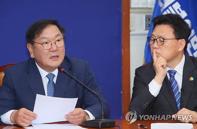 지난 20일 최고위원회의에서 '한명숙 사건' 재조사 촉구하는 더불어민주당 김태년 원내대표. [연합뉴스 자료사진]